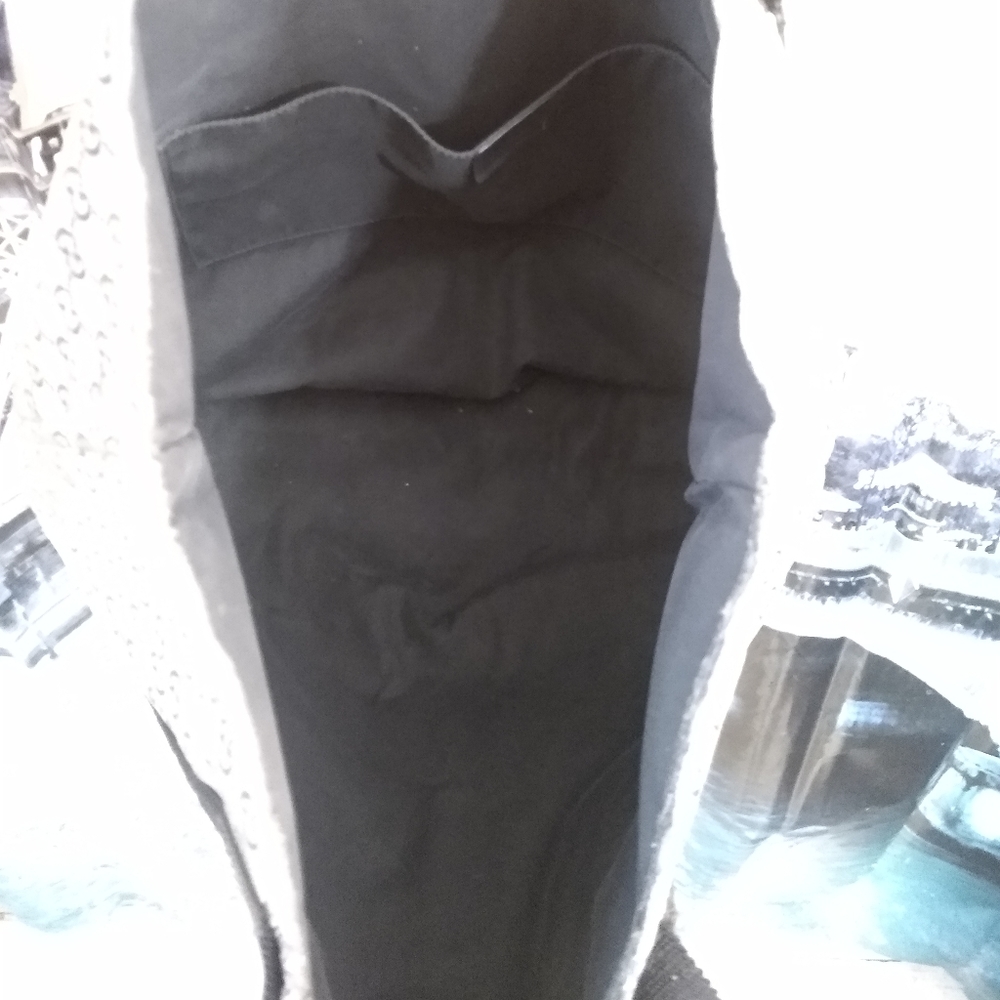 Authentic Gucci Tote! Great, Solid & Classic Gg - image 8